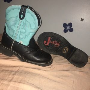 Genuine Justin’s cowgirl boots. Black and blue
